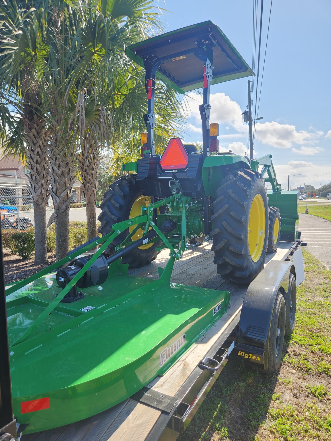 2023 John Deere 4044M Image 8