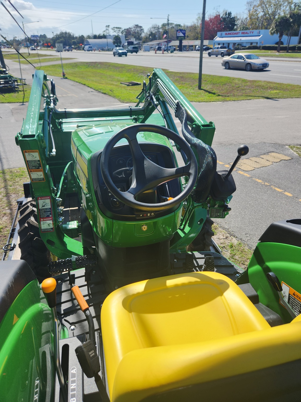 2023 John Deere 4044M Image 5