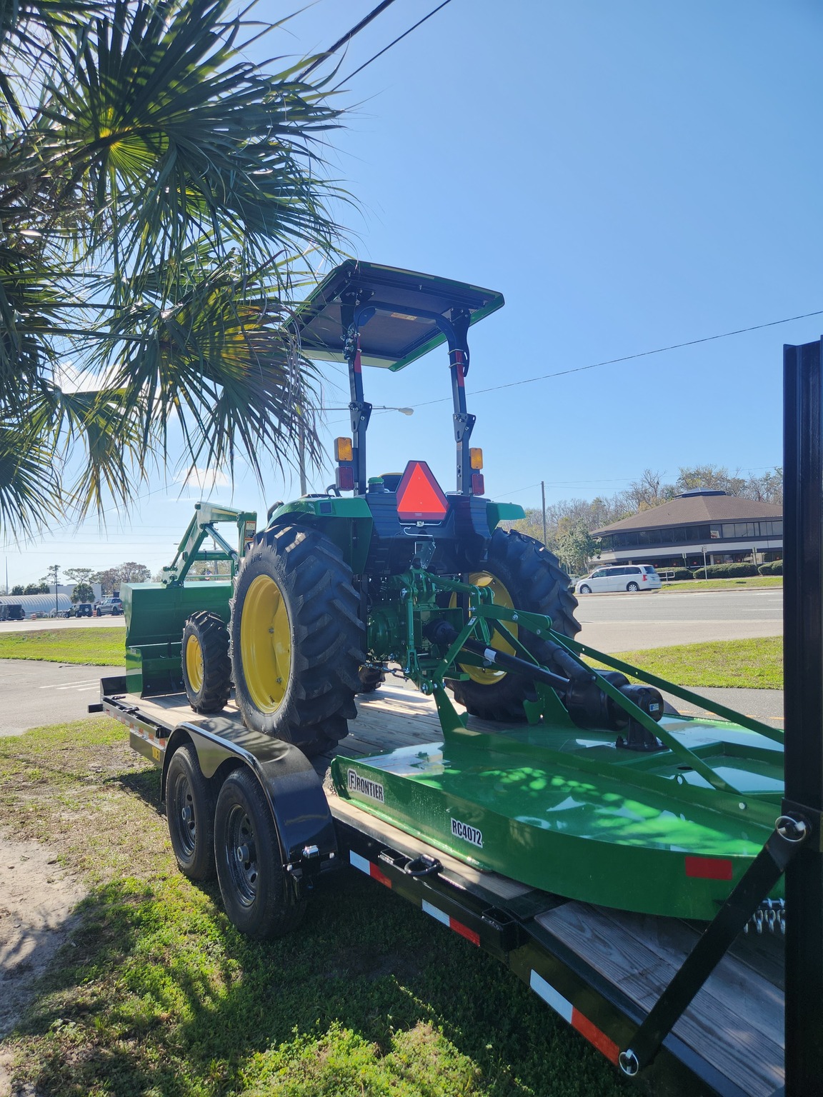 2023 John Deere 4044M Image 9