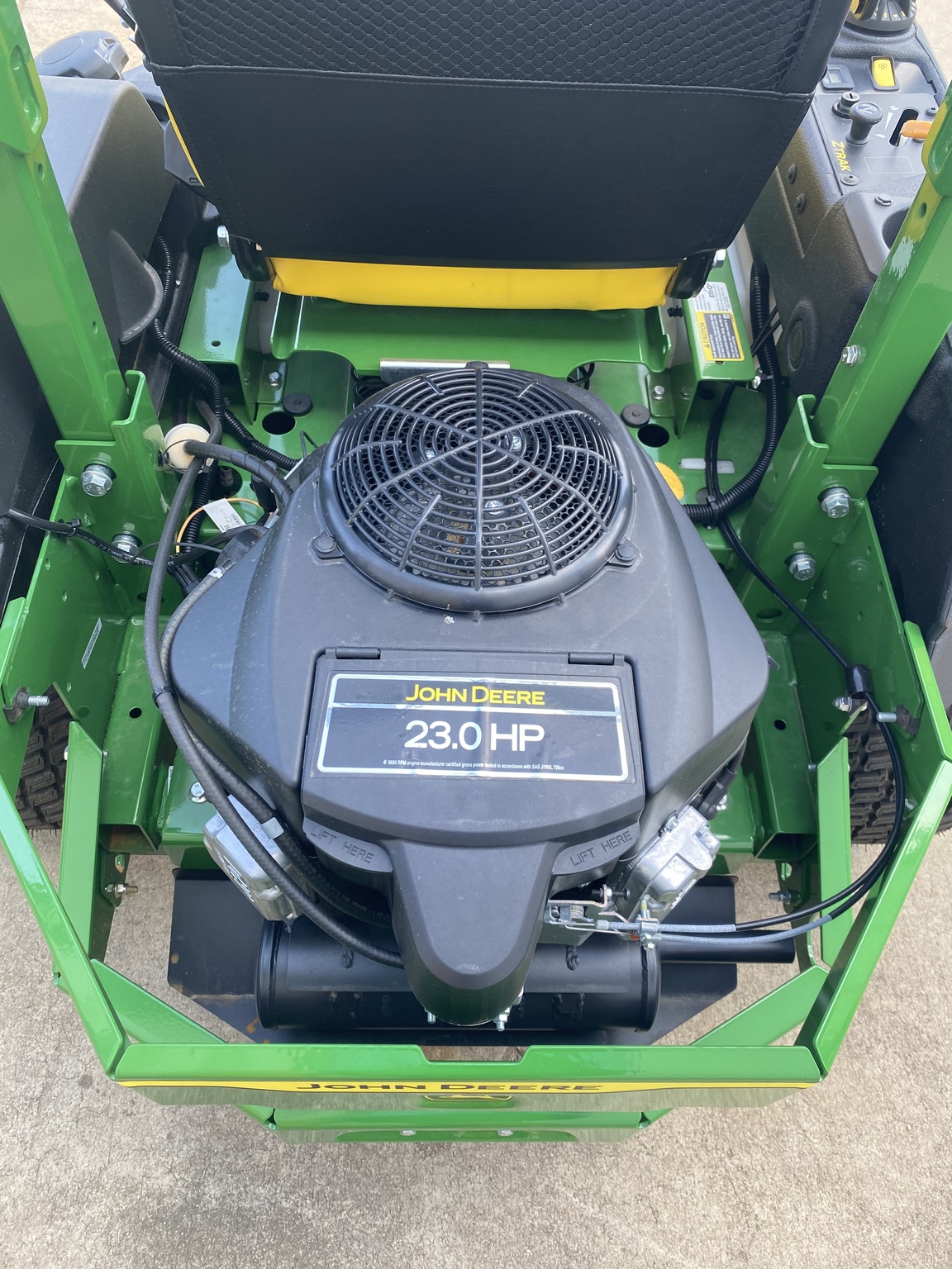 2025 John Deere Z720E Image 4