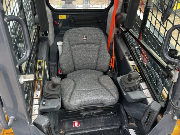 2023 John Deere 333G - Photo22