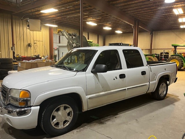 2005 GMC SIERRA Image 3