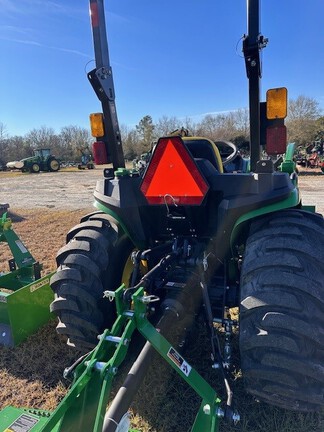 2022 John Deere 3032E Photo 4