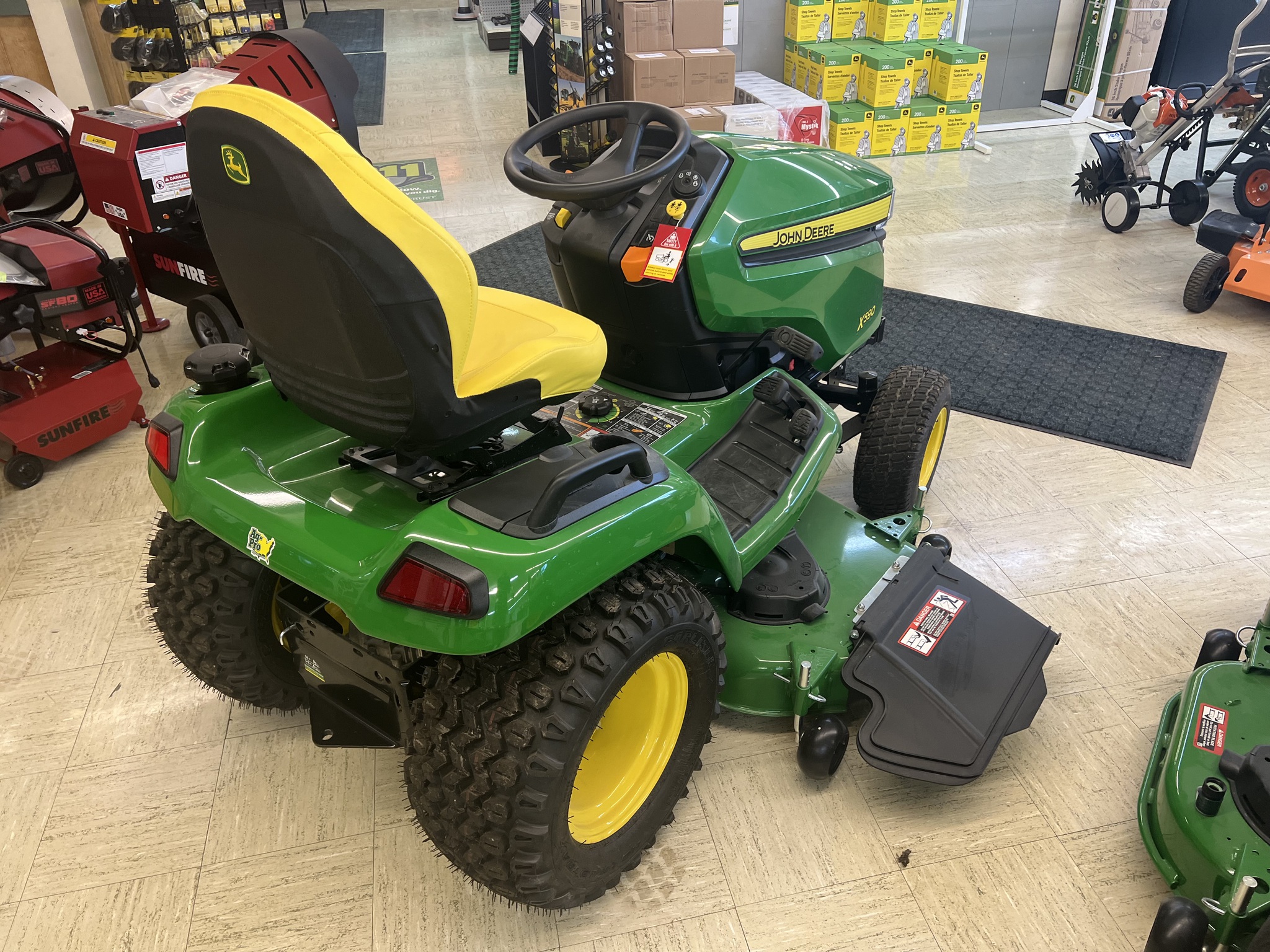 2025 John Deere X590 Image 3