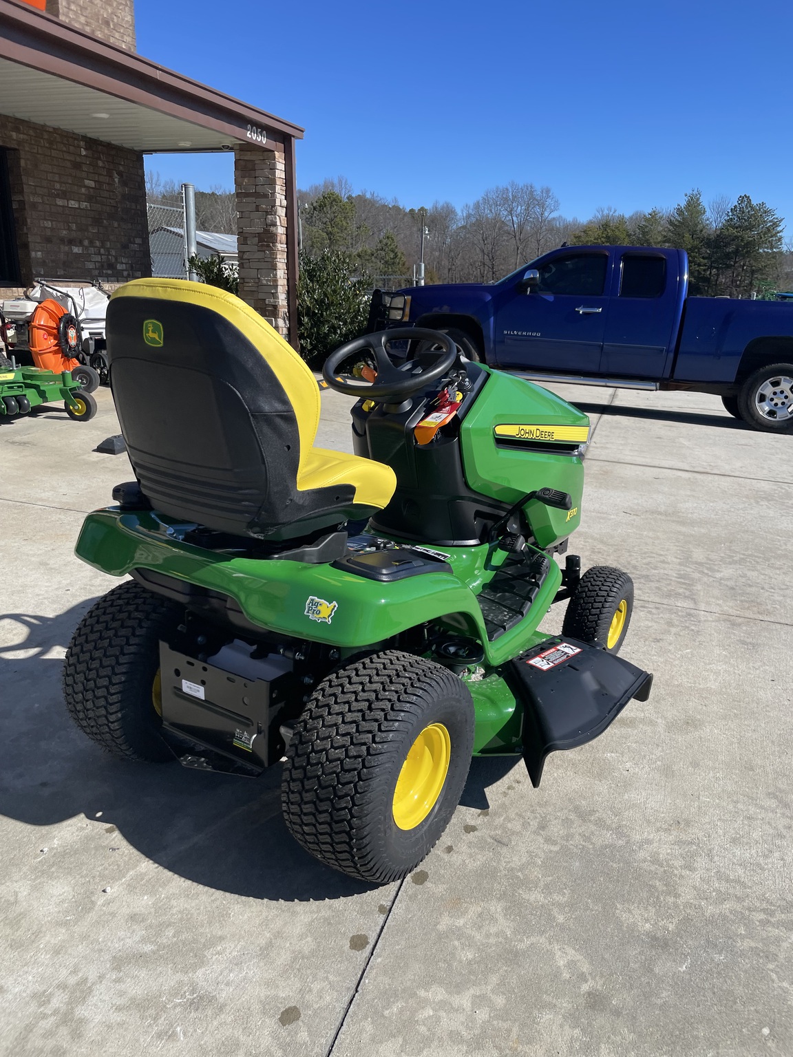 2025 John Deere X370 Image 2