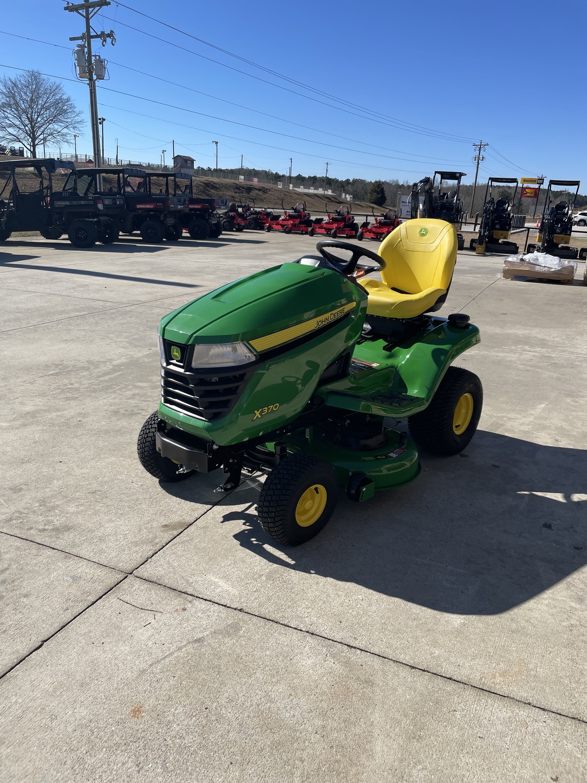 2025 John Deere X370 Image 4