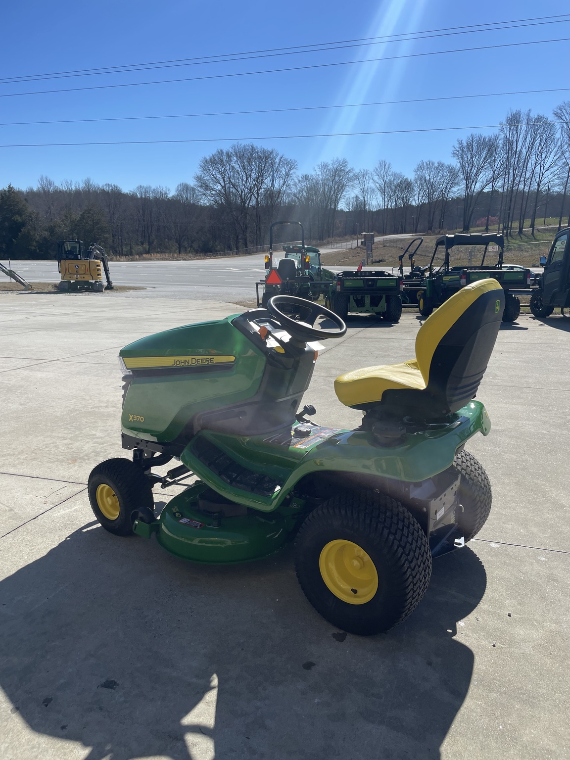 2025 John Deere X370 Image 3