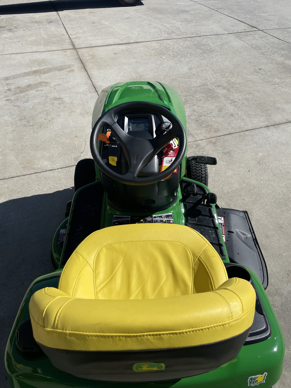 2025 John Deere X370 Image 5