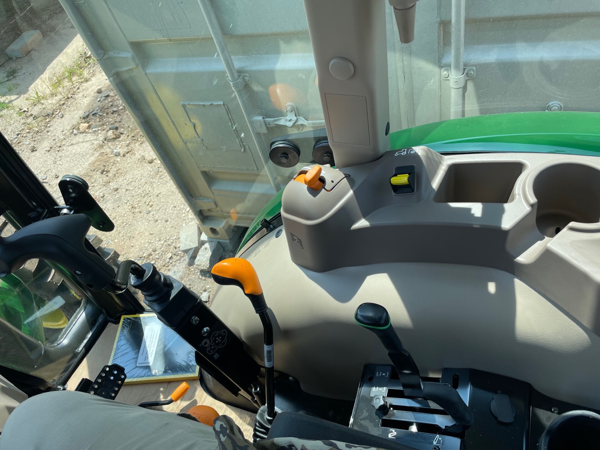 2024 John Deere 5067E Image 6