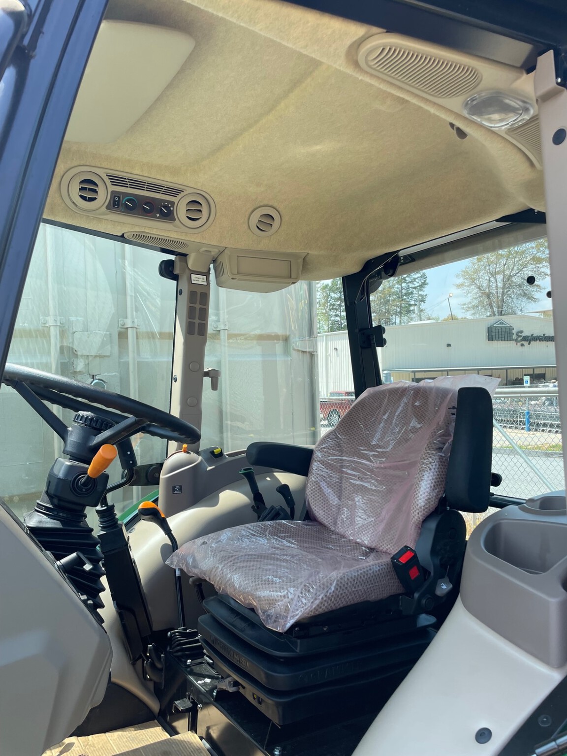 2024 John Deere 5067E Image 5