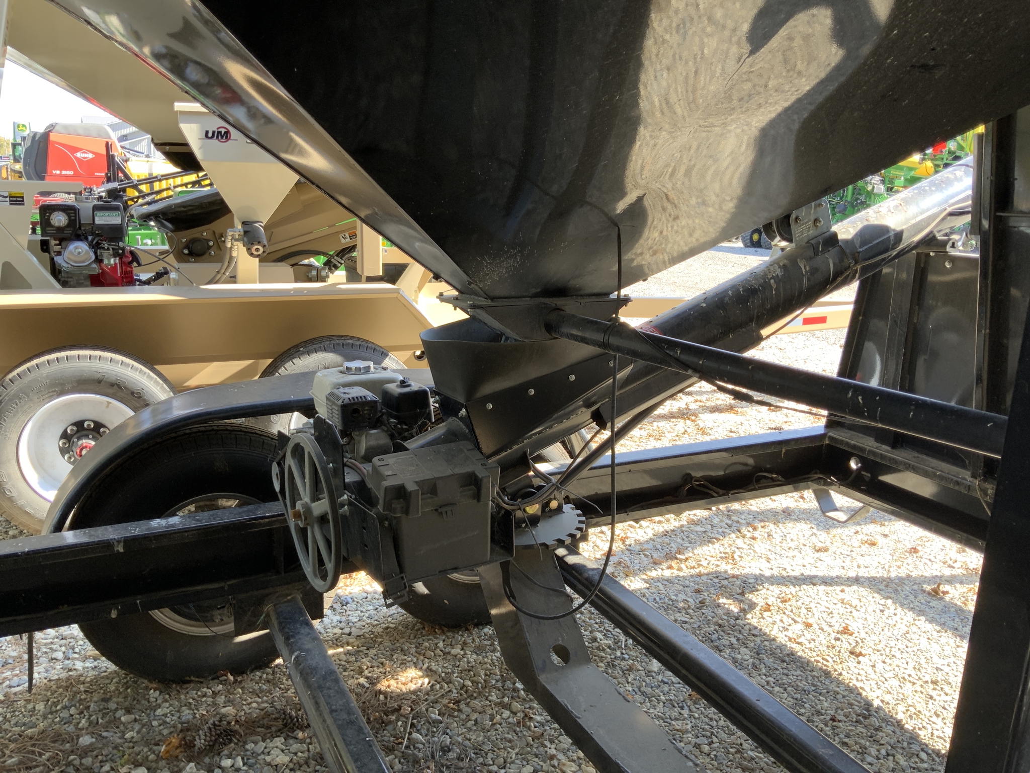 2019 J&M EC270 Image 4