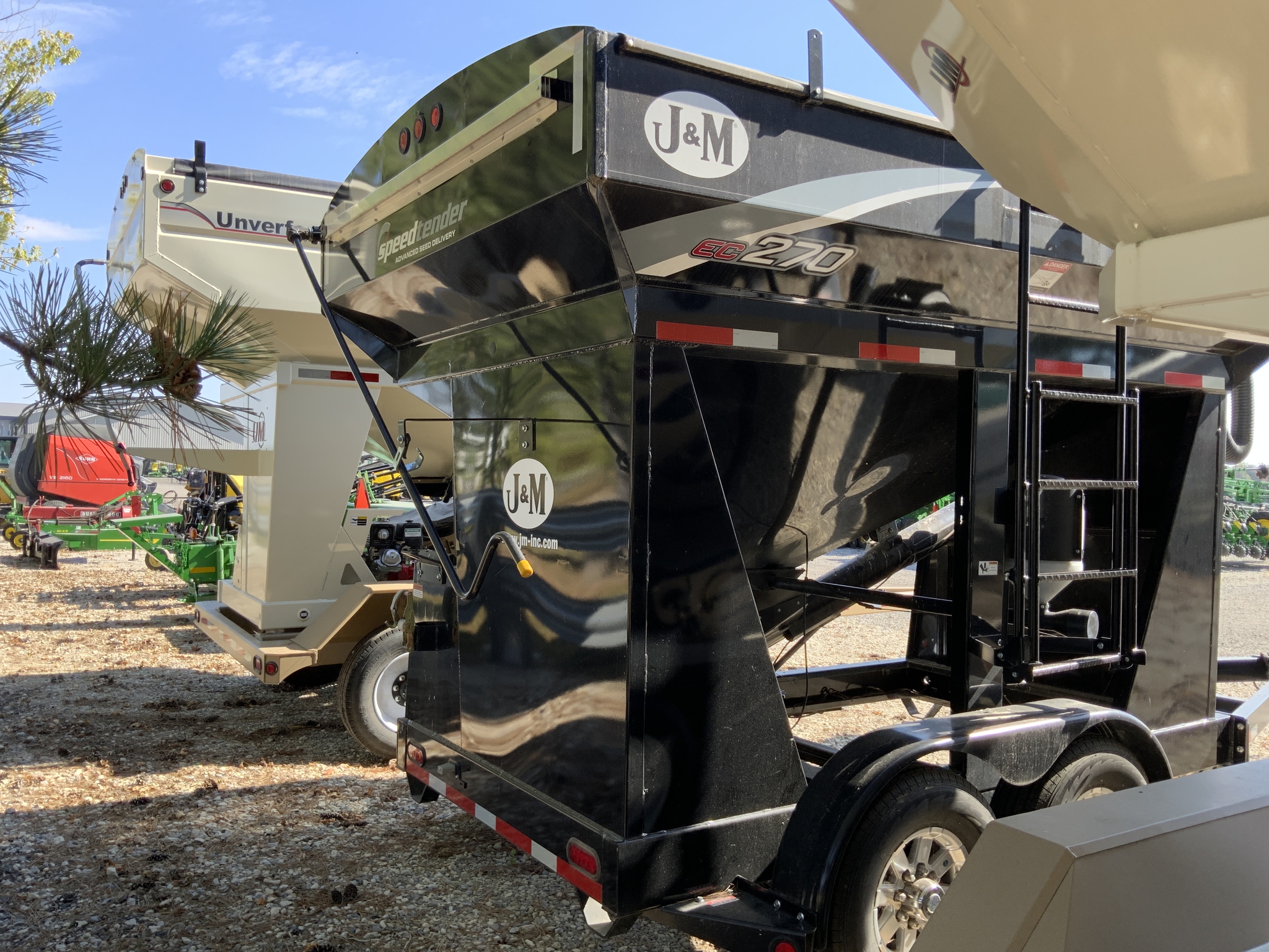 2019 J&M EC270 Image 7