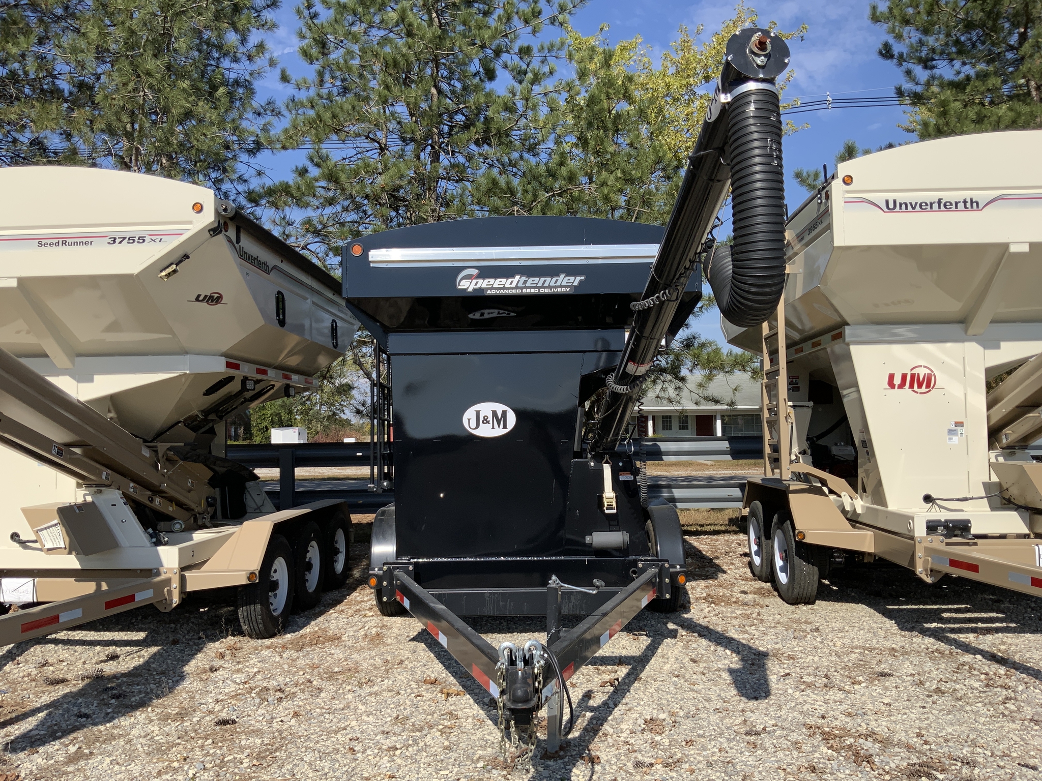 2019 J&M EC270 Image 8