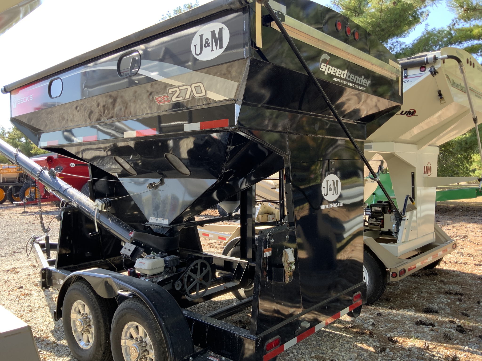 2019 J&M EC270 Image 9