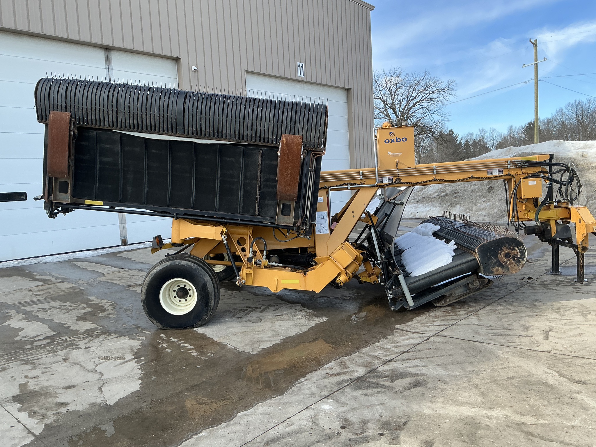 2014 Oxbo 334 Image 3