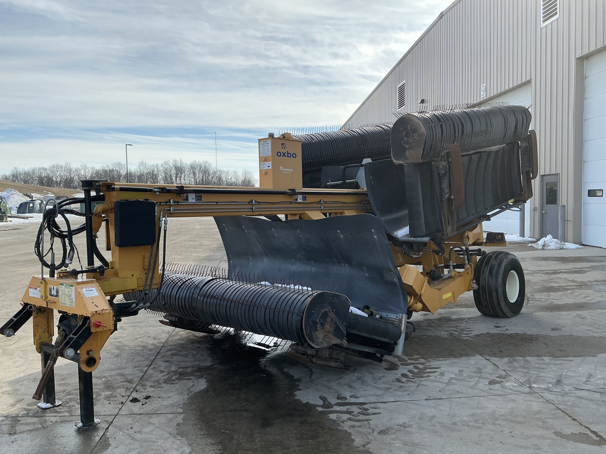 2014 Oxbo 334 Image 2