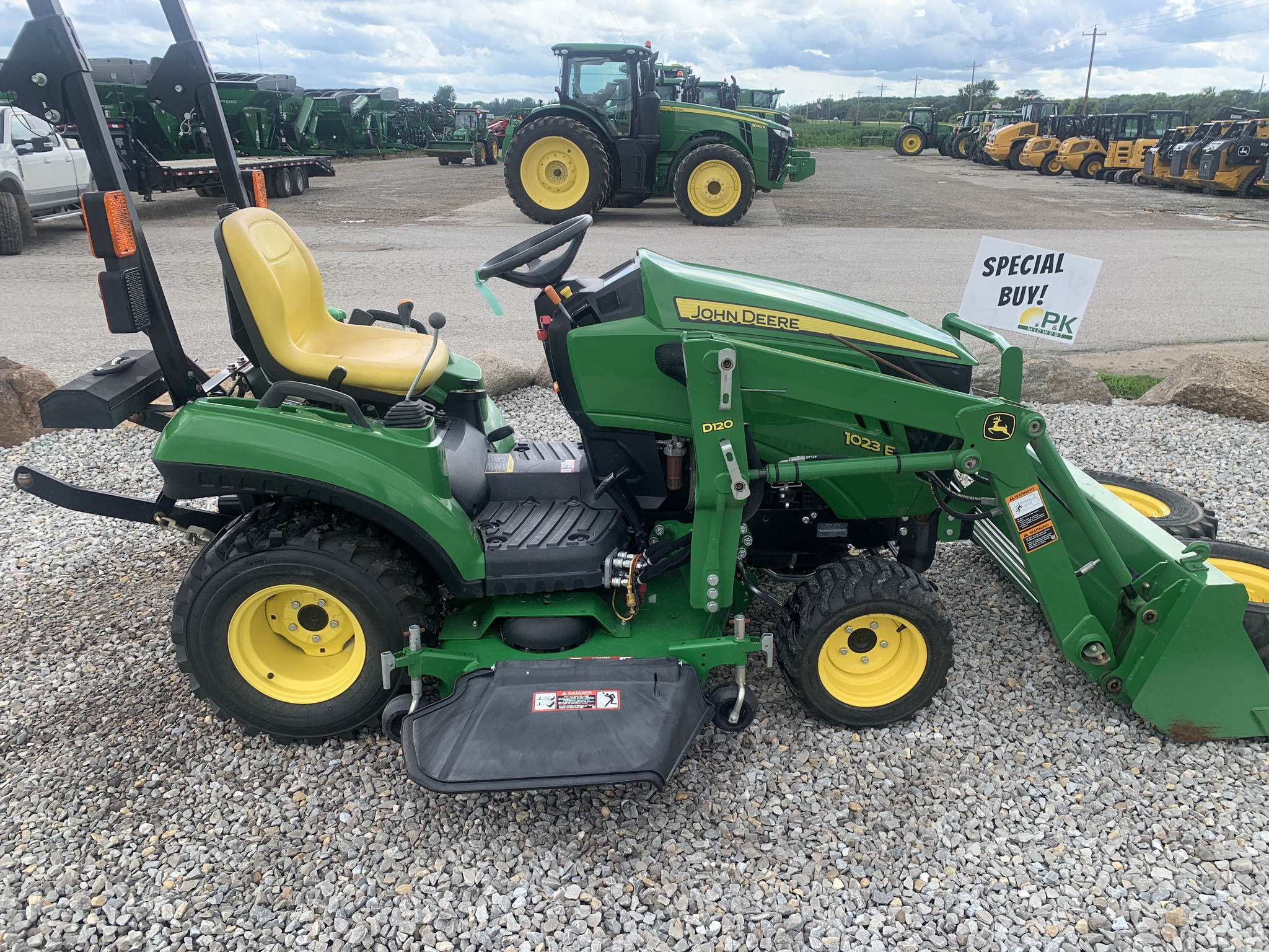 2015 John Deere 1023E Image 6