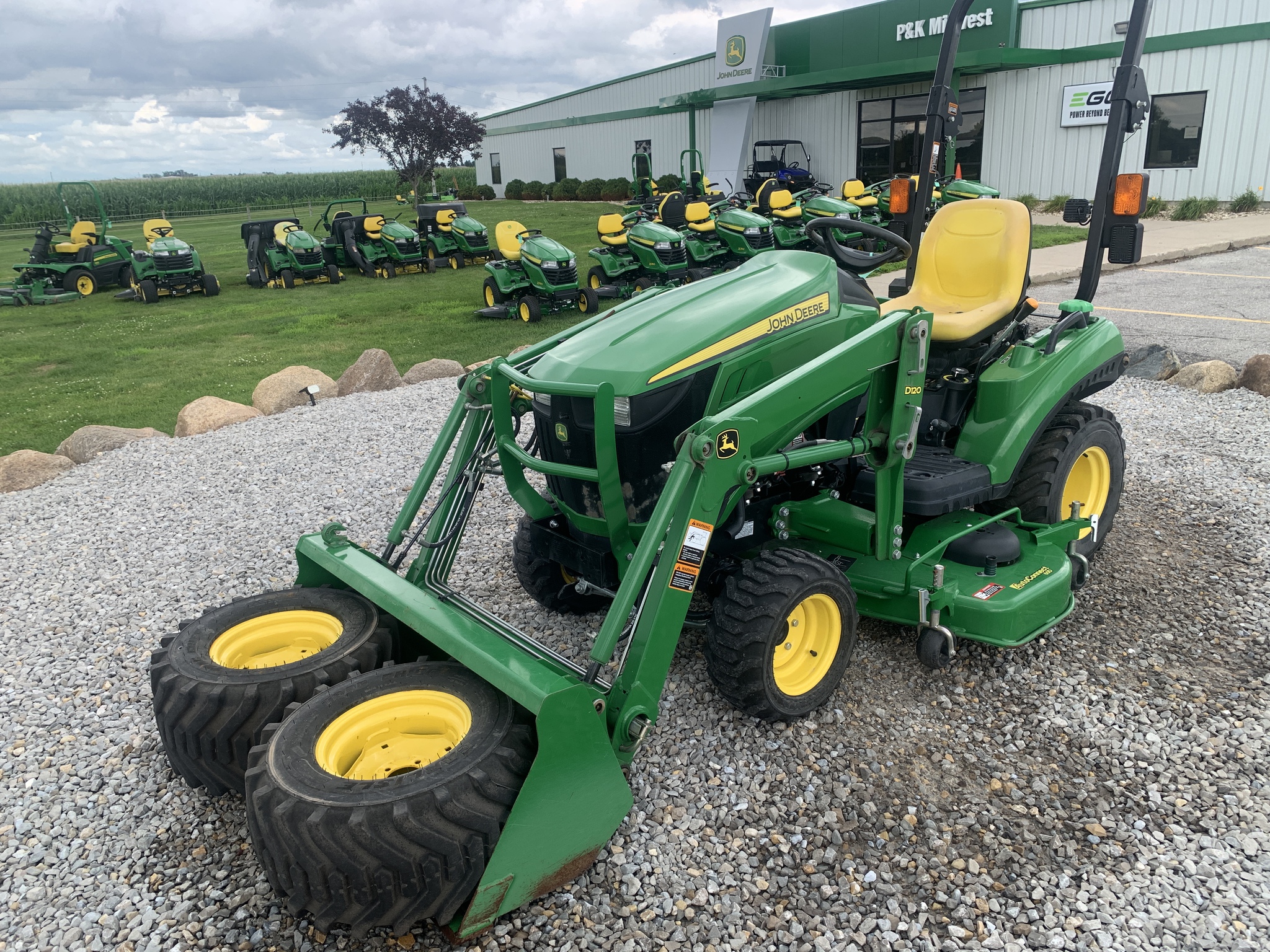 2015 John Deere 1023E Image 1