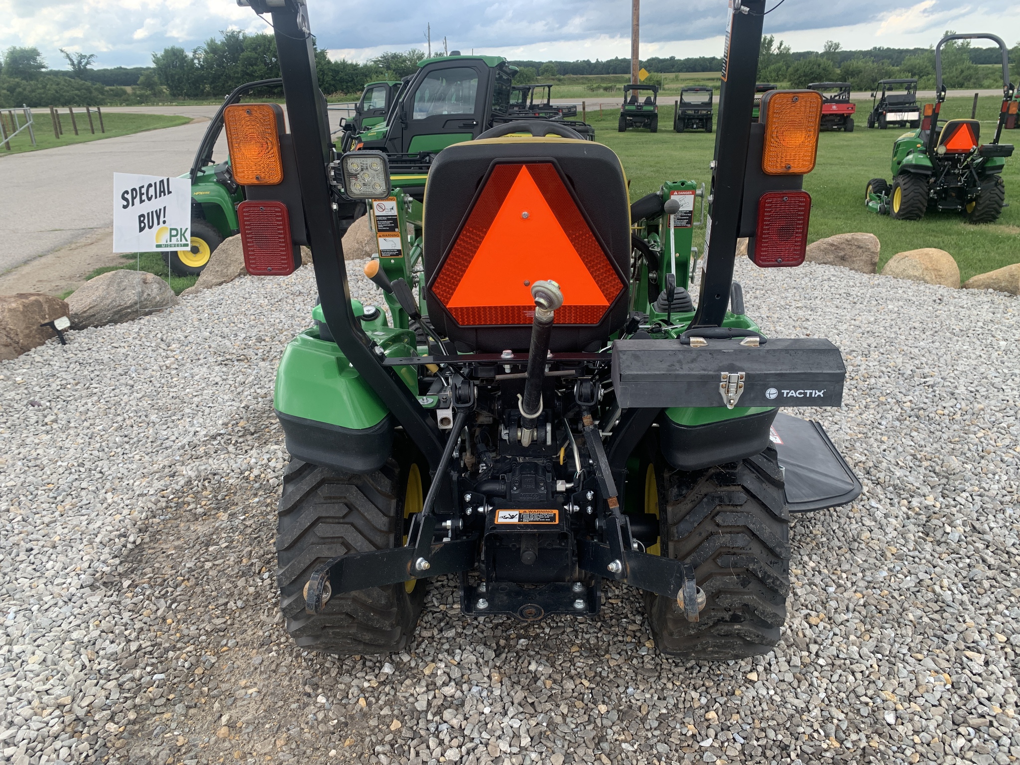 2015 John Deere 1023E Image 4