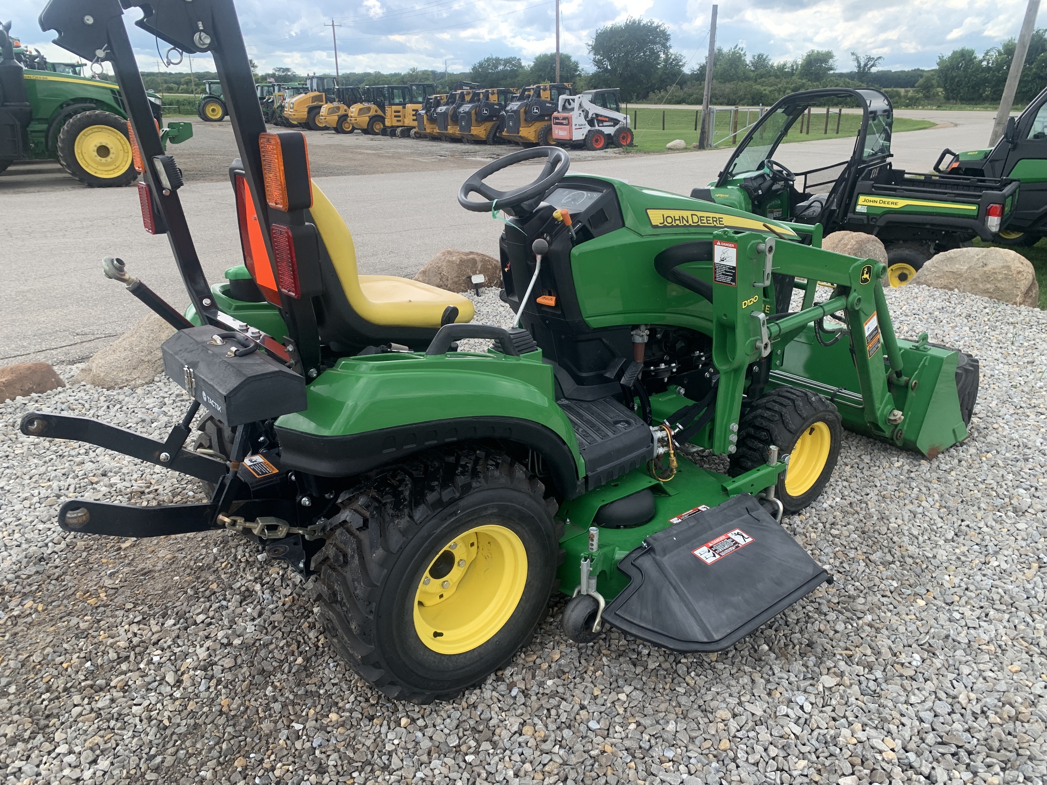2015 John Deere 1023E Image 5