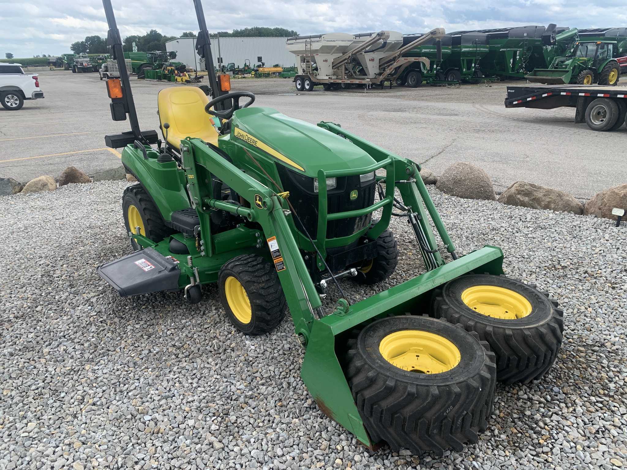 2015 John Deere 1023E Image 7
