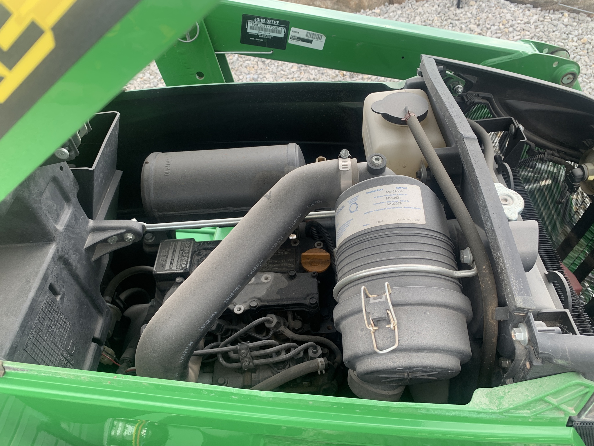 2015 John Deere 1023E Image 31