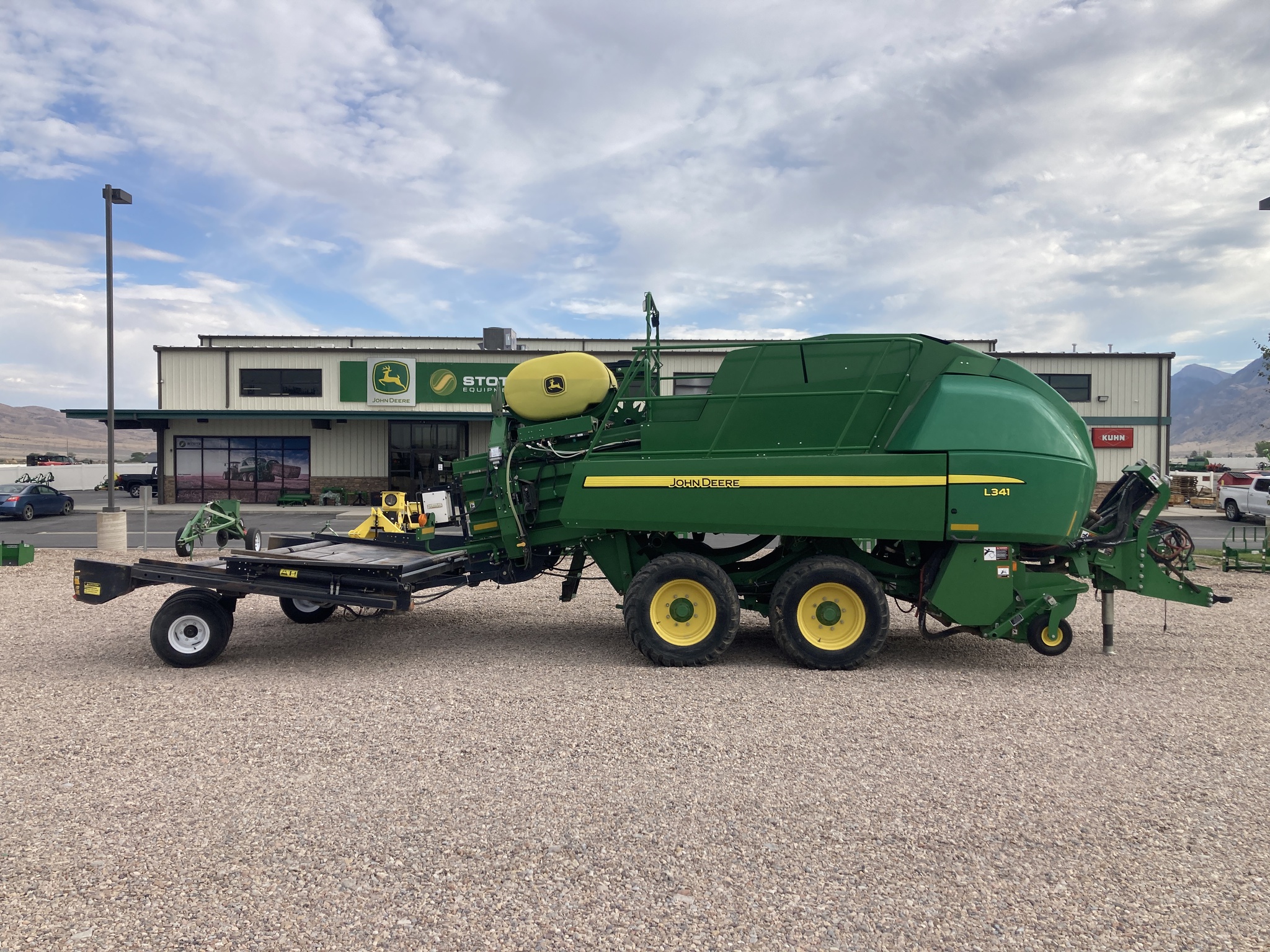 2021 John Deere L341 Image 6