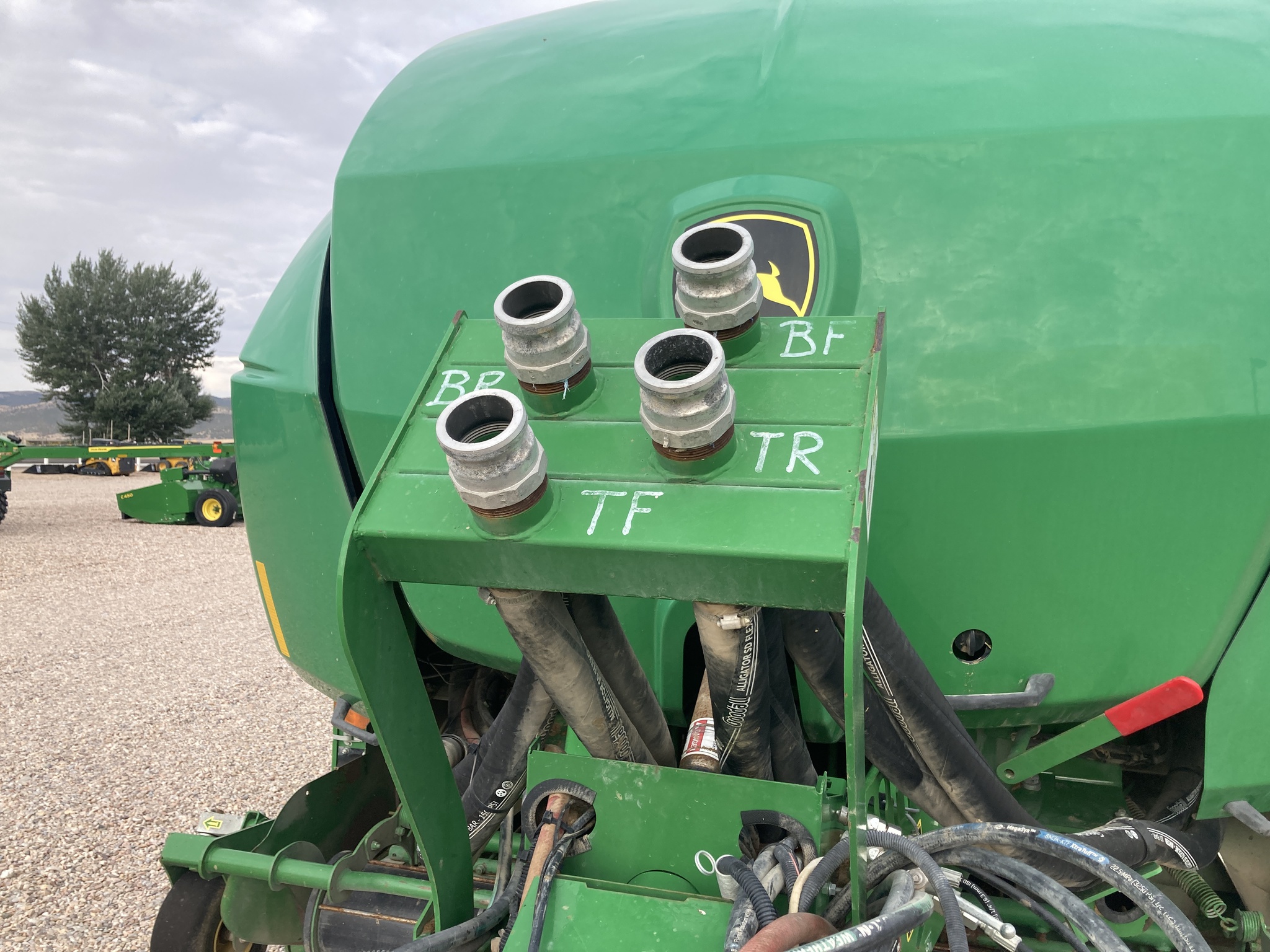 2021 John Deere L341 Image 11