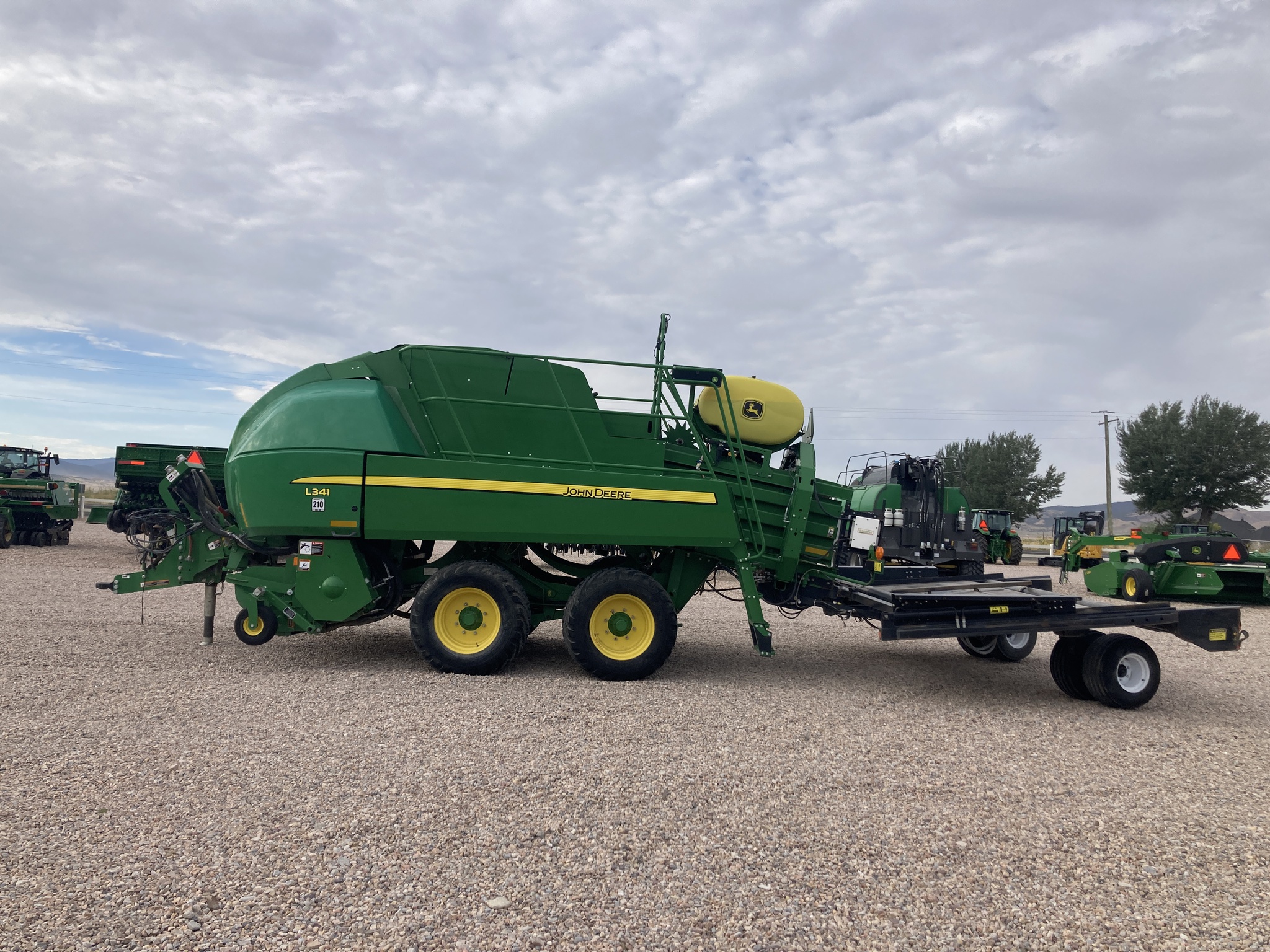 2021 John Deere L341 Image 2