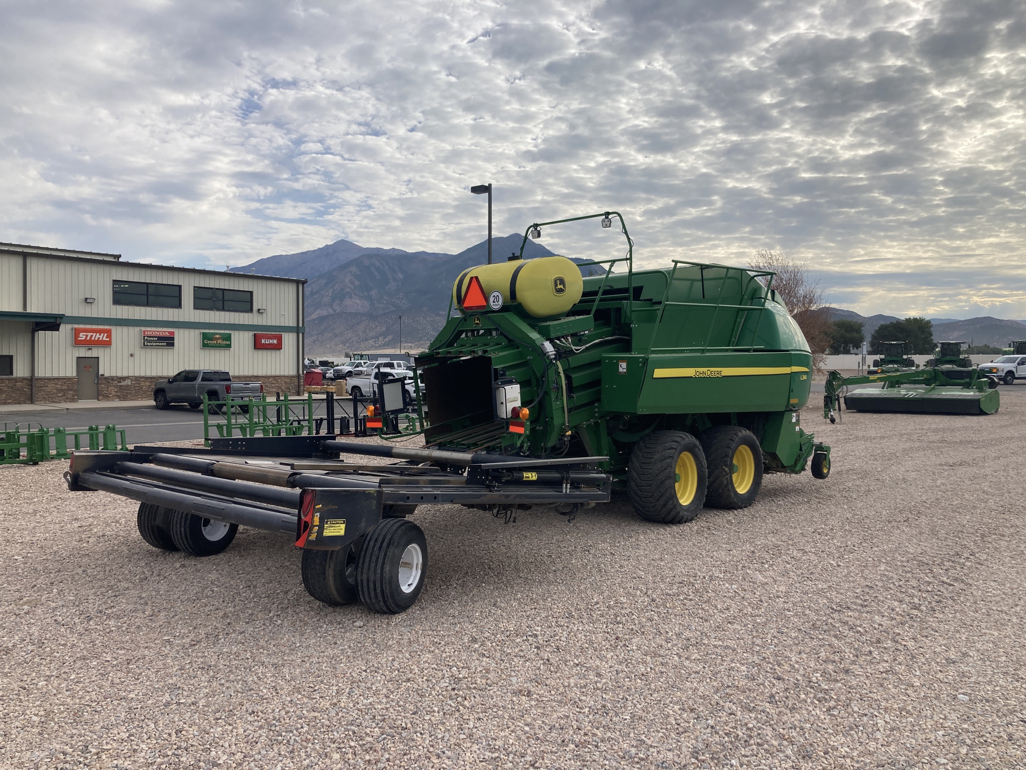 2021 John Deere L341 Image 5