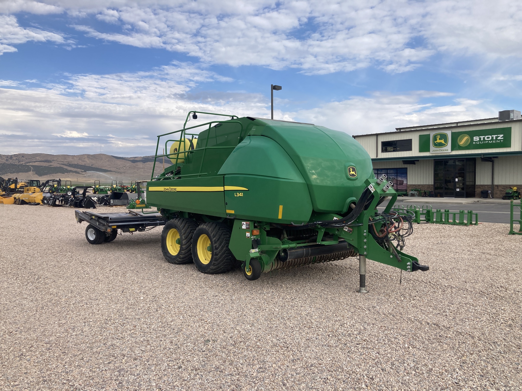 2021 John Deere L341 Image 7