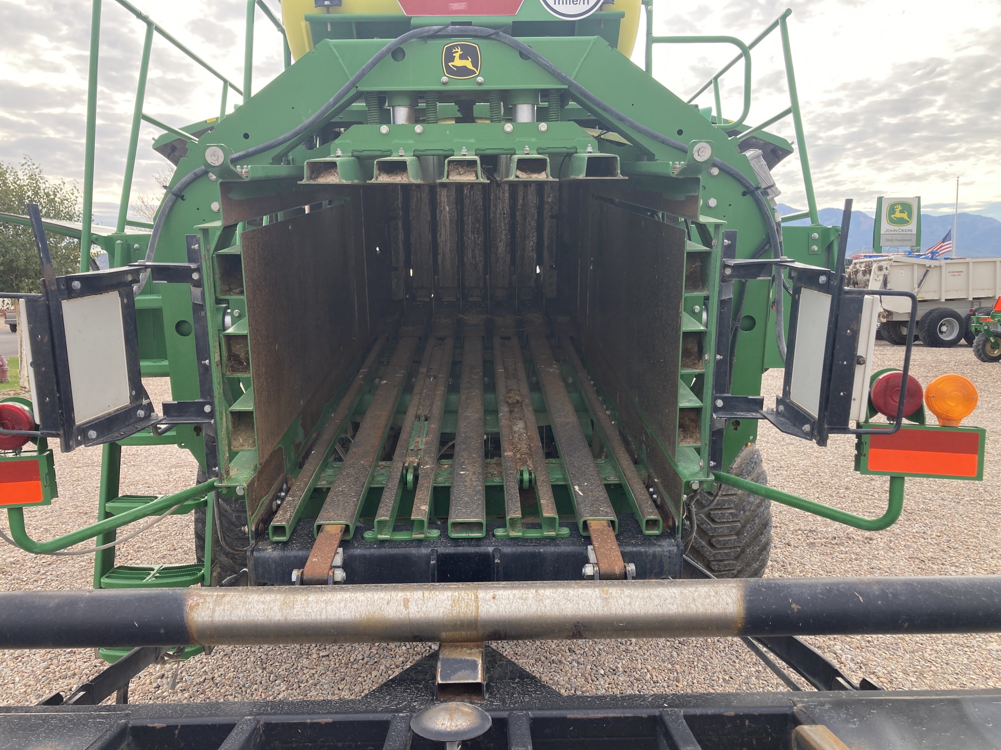 2021 John Deere L341 Image 20