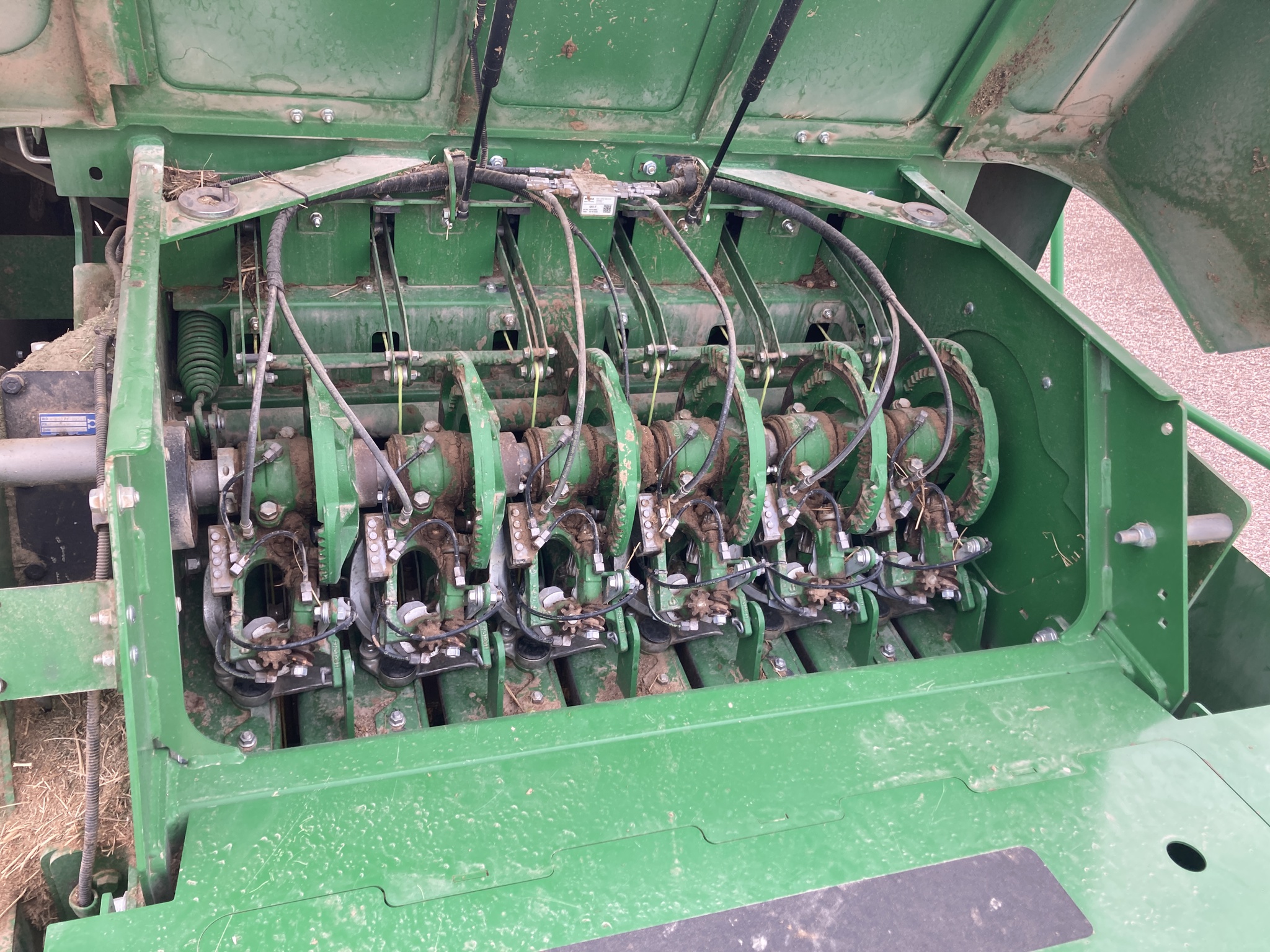 2021 John Deere L341 Image 24