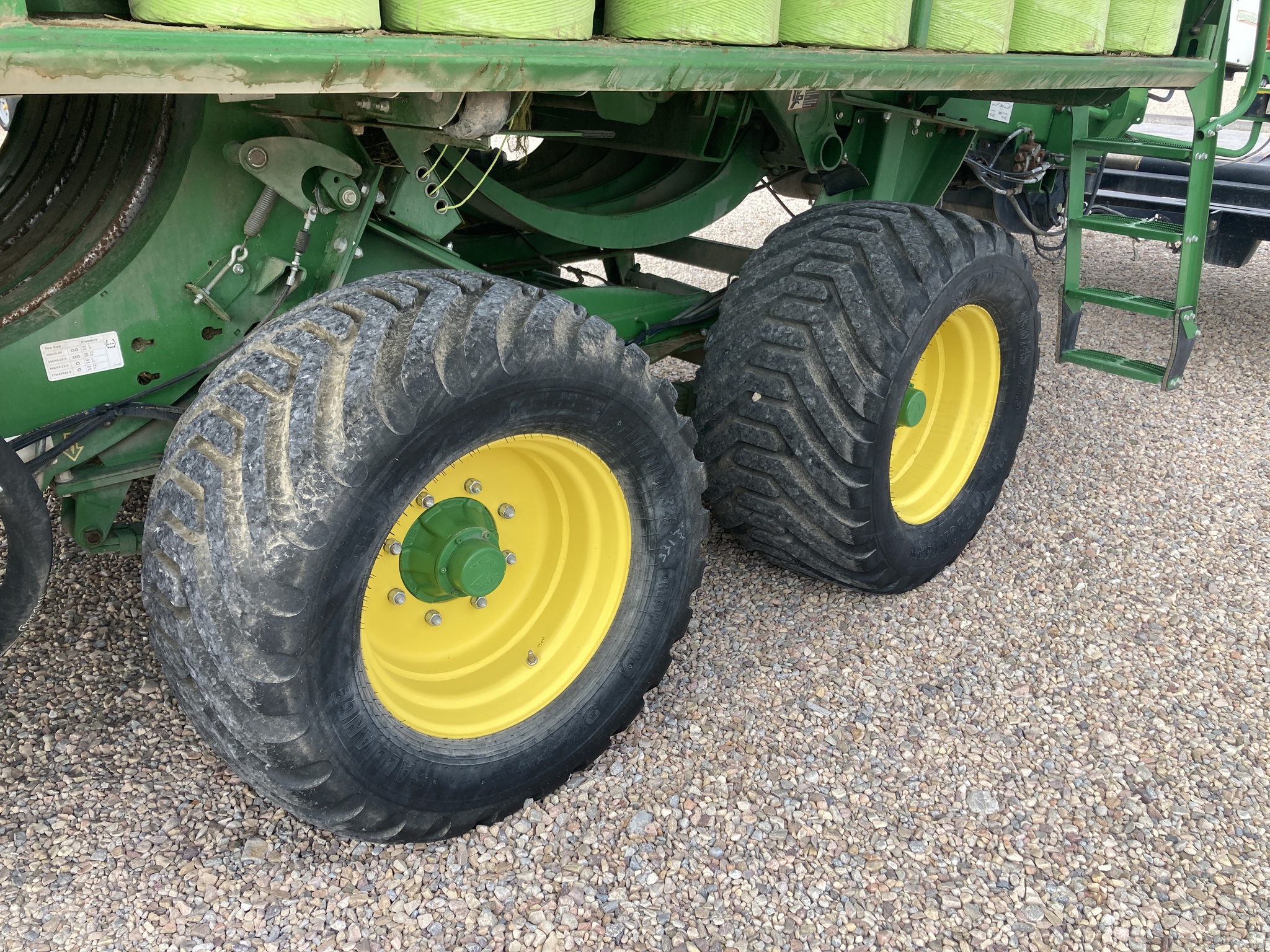 2021 John Deere L341 Image 27