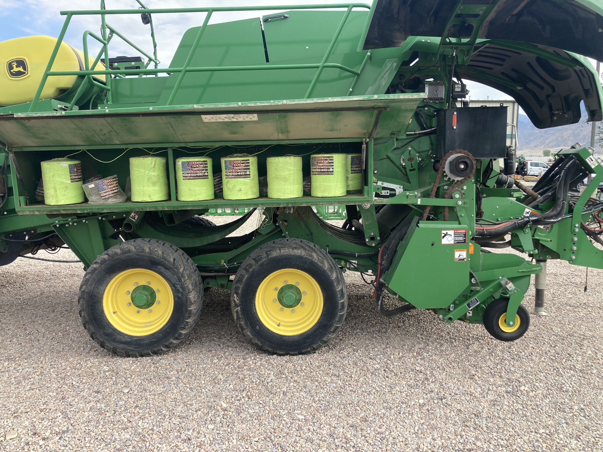 2021 John Deere L341 Image 13