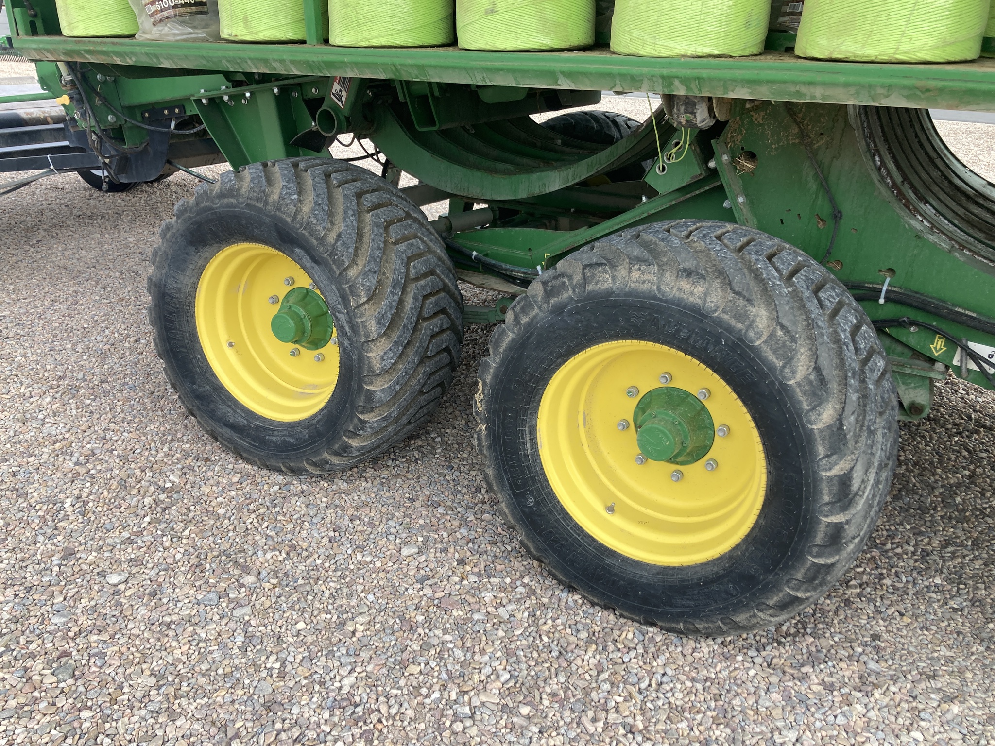 2021 John Deere L341 Image 26