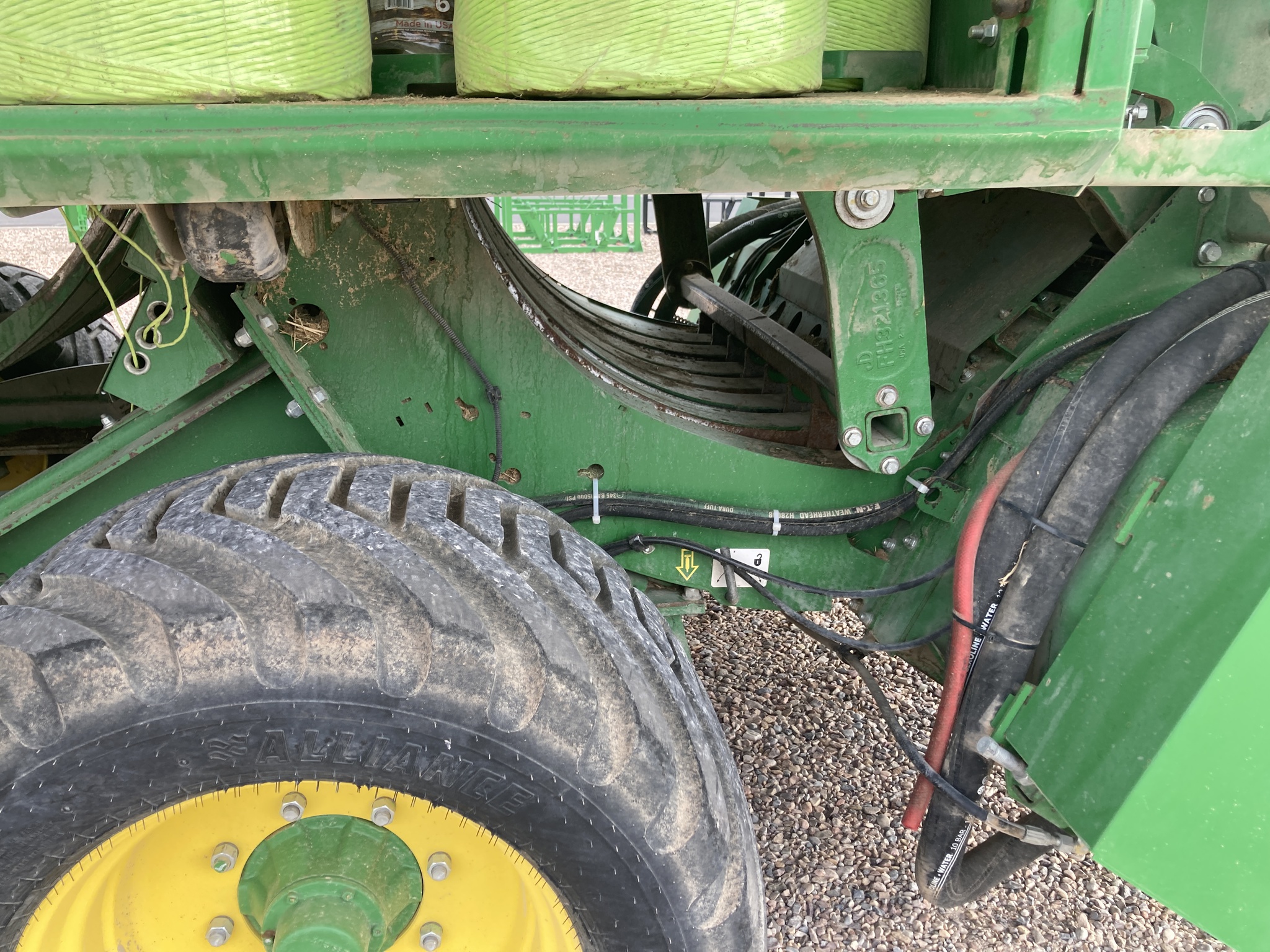 2021 John Deere L341 Image 31