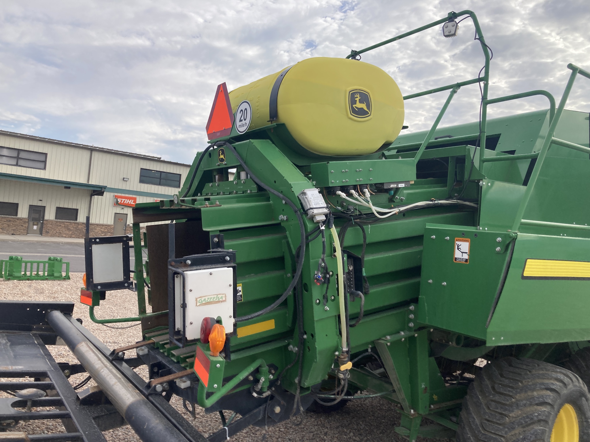 2021 John Deere L341 Image 19