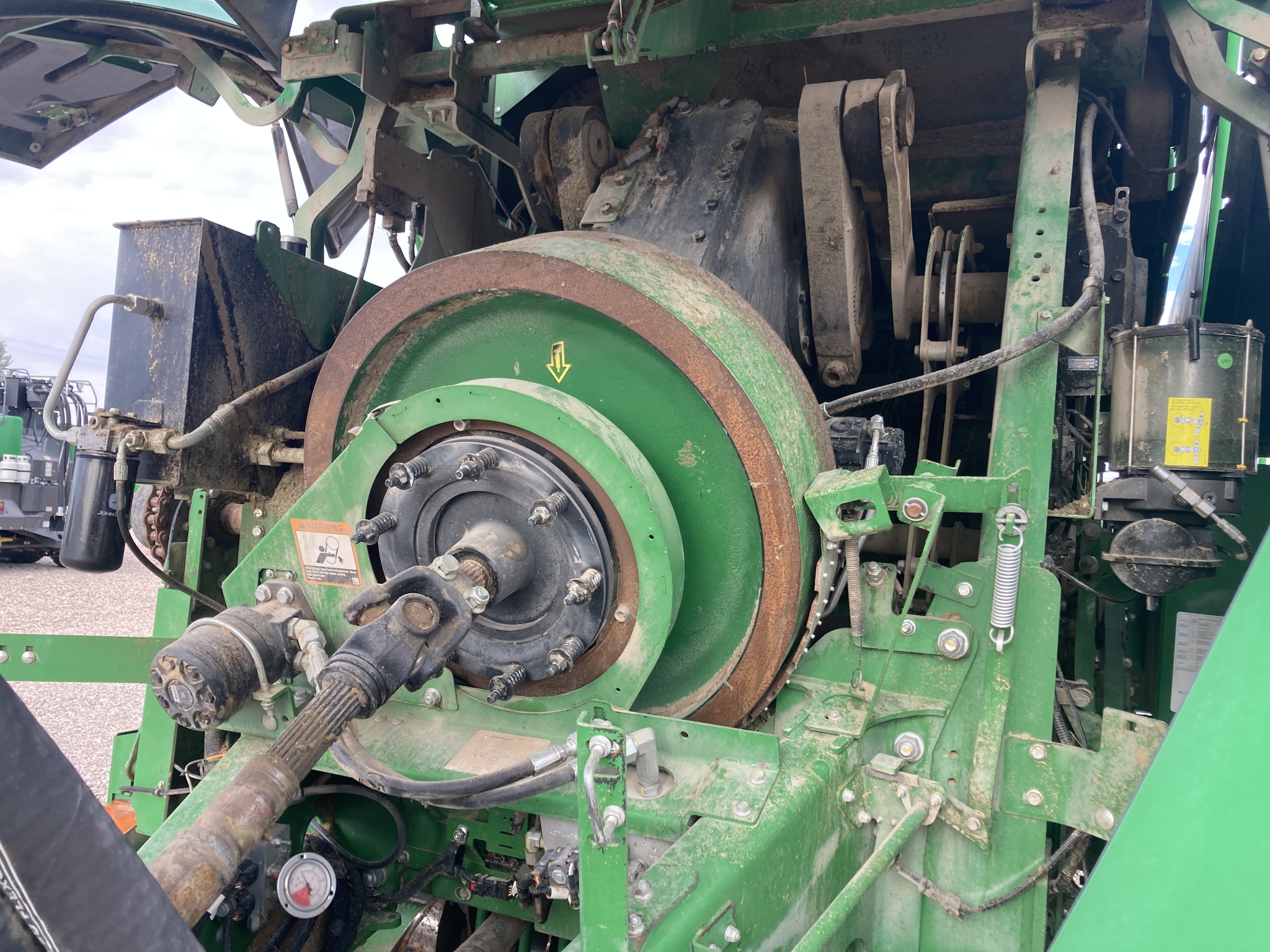 2021 John Deere L341 Image 23