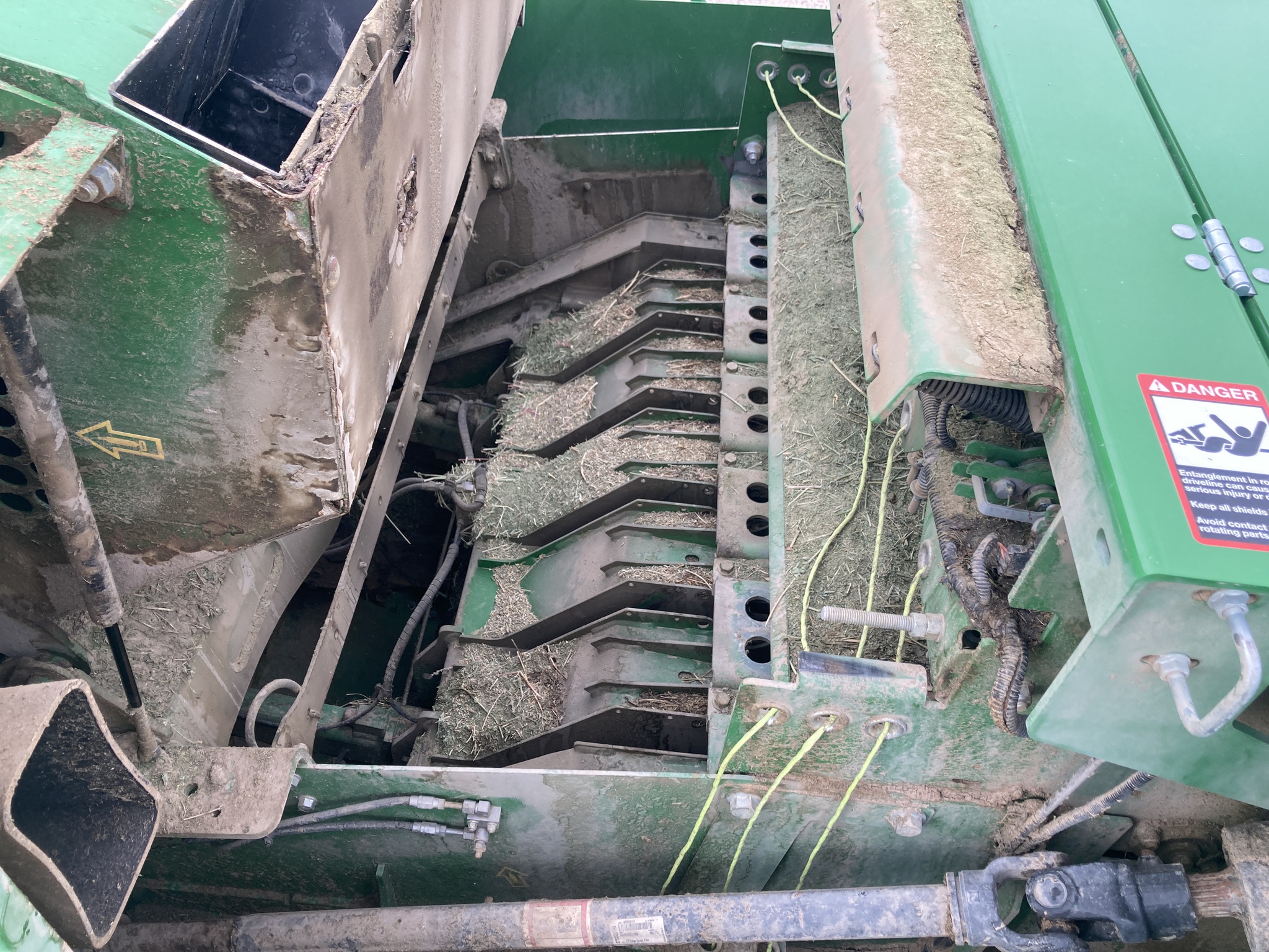 2021 John Deere L341 Image 25