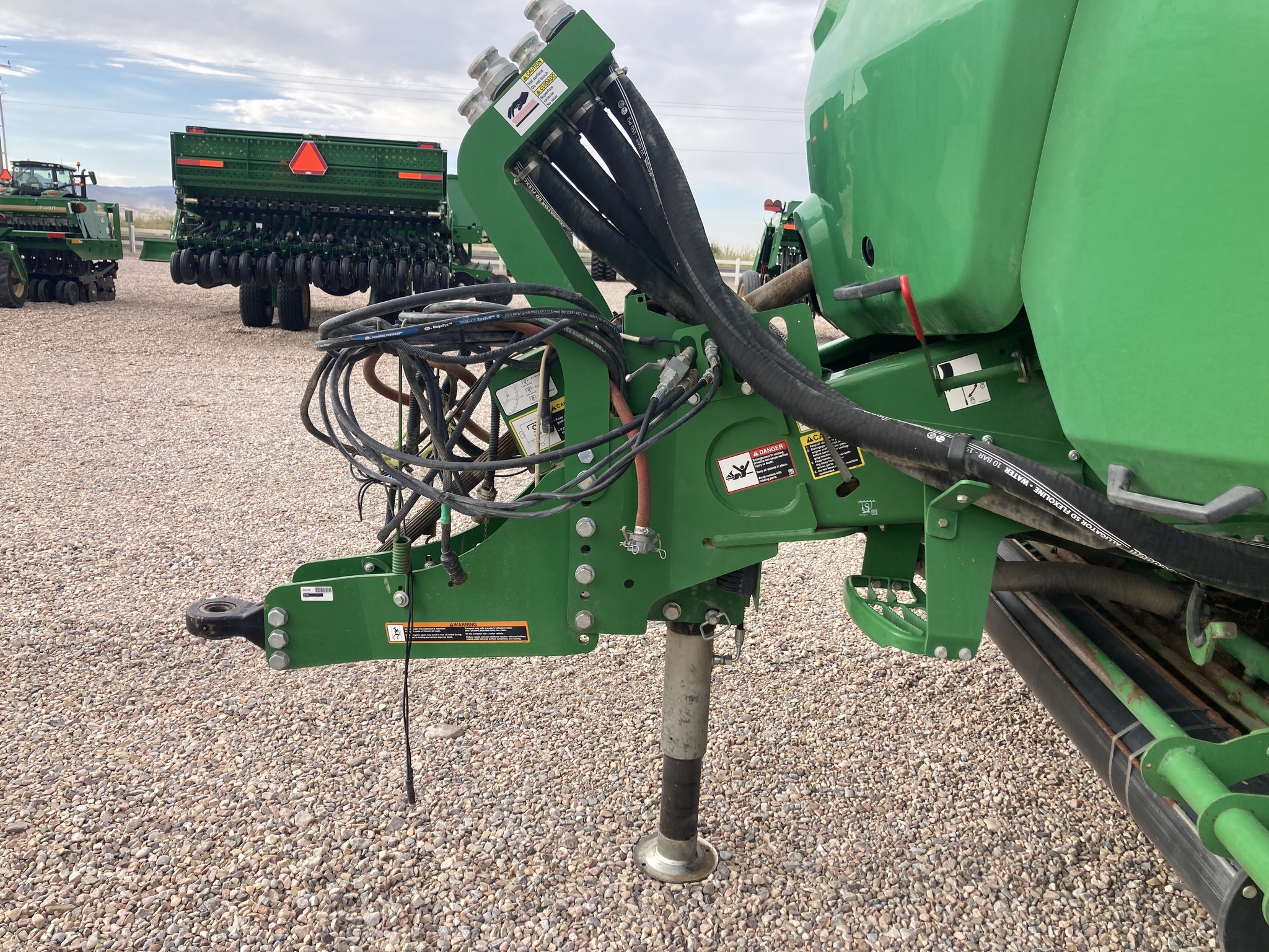 2021 John Deere L341 Image 10