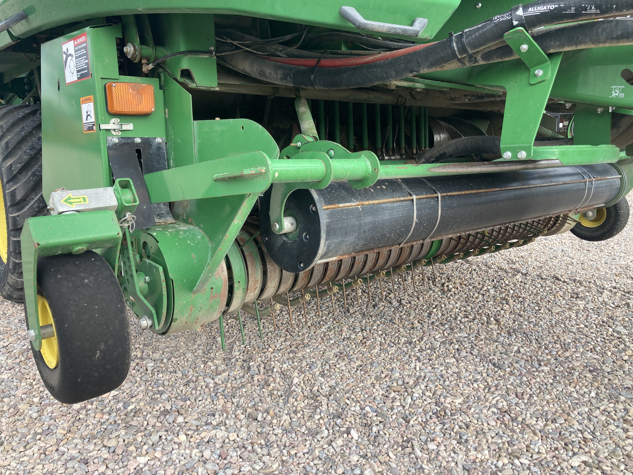 2021 John Deere L341 Image 14