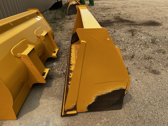 2024 John Deere AT413237 1.1yd Bucket SSL - Photo2