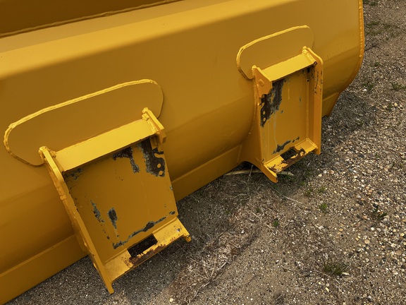 2024 John Deere AT413237 1.1yd Bucket SSL - Photo9