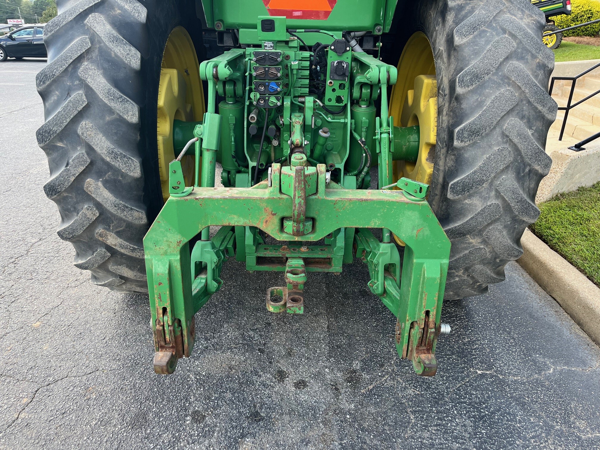 2013 John Deere 8285R Image 2