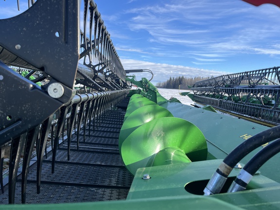 Used 2024 John Deere HD50R Combine Platforms at Horizon Ag & Turf in High Prairie, AB - Photo4