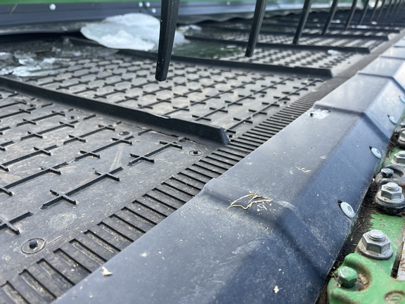 Used 2024 John Deere HD50R Combine Platforms at Horizon Ag & Turf in High Prairie, AB - Photo11