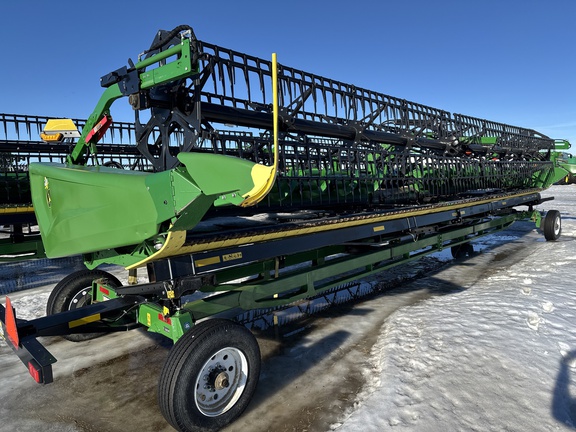 Used 2024 John Deere HD35R Combine Platforms at Horizon Ag & Turf in Lloydminster, AB - Photo2