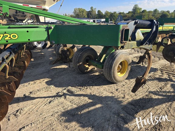 Photo of 2013 John Deere 2720