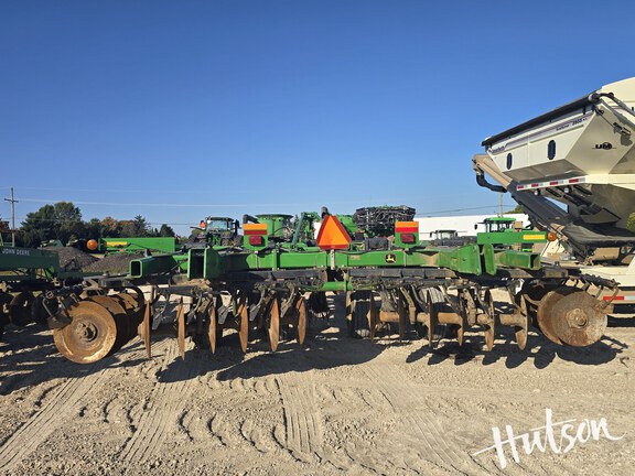 Photo of 2013 John Deere 2720